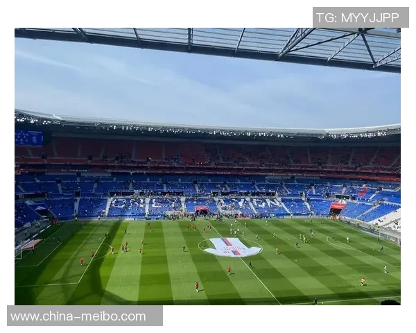 优雅大师纵横绿茵场谱写传奇人生与足球艺术华章